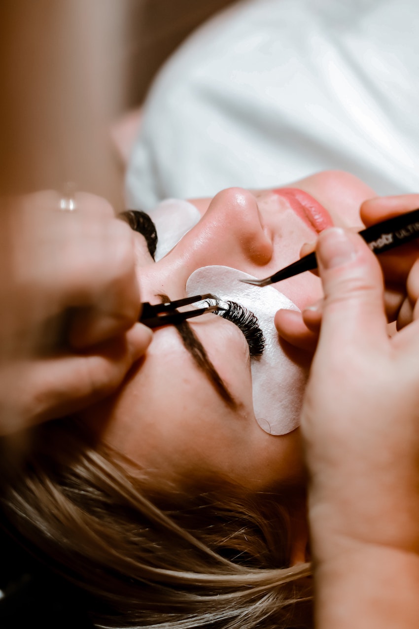 book-for-lash-extensions-lift-tint-and-brow-laminations-spray-tan-leicestershire